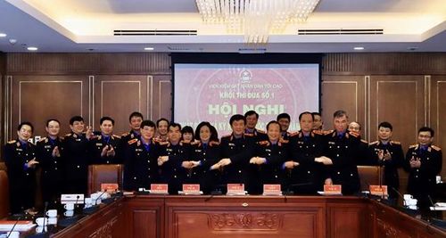  Đồng chí Trần Công Phàn, Phó Viện trưởng VKSND tối cao cùng các đại biểu chứng kiến Lễ ký.