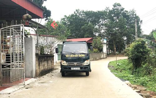 Những con đường bê tông bằng phẳng được đầu tư xây dựng từ chương trình NTM đã giúp người dân đi lại, giao thương hàng hóa thuận tiện.