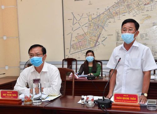 Chủ tịch UBND quận 8 Trần Quang Thảo cho biết, trên địa bàn quận có 2 trường hợp dương tính, 23 ca nghi ngờ thuộc địa bàn phường 1 và phường 2, đang giám sát 913 người cách ly tại nhà. Ảnh: VIỆT DŨNG
