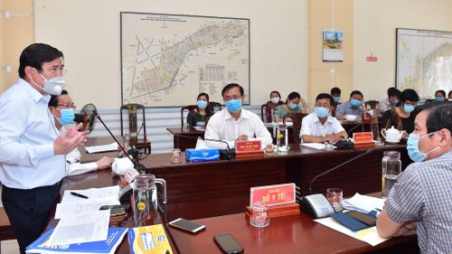 Chủ tịch UBNDTPHCM Nguyễn Thành Phong phát biểu về phòng, chống dịch Covid-19 tại quận 8. Ảnh: VIỆT DŨNG
