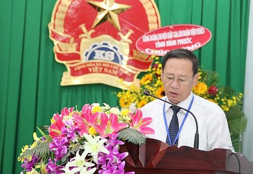 Đồng chí Trần Văn Danh - Phó bí thư Thường trực Đảng ủy khối cơ quan và doanh nghiệp tỉnh phát biểu tại hội nghị.