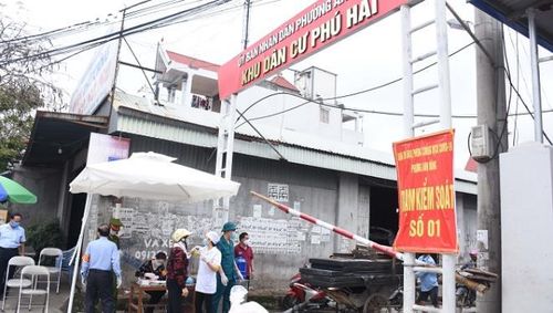 Theo chỉ thị của Thành ủy Hải Phòng, mỗi tổ công tác có từ 10-12 thành viên, do Bí thư chi bộ/Trưởng thôn hoặc Bí thư chi bộ/Tổ trưởng tổ dân phố làm Tổ trưởng. Các thành viên bao gồm 5 người là Chi hội Cựu chiến binh, Dân phòng, Dân quân, Đoàn viên Thanh niên, nhân viên Y tế). Tổ công tác thực hiện nhiệm vụ từ 27/3 đến 7/4; chia làm 3 ca, hoạt động 24/24 giờ các ngày trong tuần, kể cả ngày nghỉ, ngày lễ.