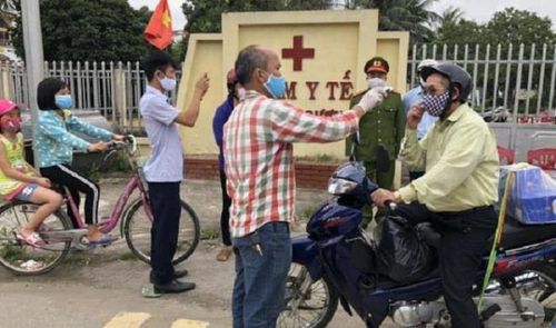 Ngay trong chiều 26/3, các xã, thị trấn trên địa phận huyện An Dương (TP Hải Phòng) đồng loạt triển khai các biện pháp cấp bách phòng, chống dịch bệnh Covid-19 theo tinh thần chỉ đạo của Thành ủy. Đến thời điểm hiện tại, huyện An Dương có 16/16 xã, thị trấn triển khai hoàn thành công tác chuẩn bị và tổ chức thực hiện thành lập 134 tổ kiểm soát dịch bệnh tại thôn, tổ dân phố.