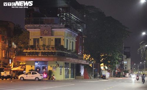 Quán cafe này thường ngày khá đông khách, tuy nhiên từ tối 26/3 đã ngừng phục vụ.
