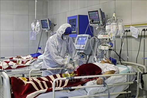 Tổng thống Iran Hassan Rouhani cảnh báo tại cuộc họp nội các hôm 2-4 rằng Covid-19 có thể kéo dài trong nhiều tháng, thậm chí tới cuối năm. Theo lịch Ba Tư, năm nay của Iran sẽ kết thúc vào tháng 3-2021 