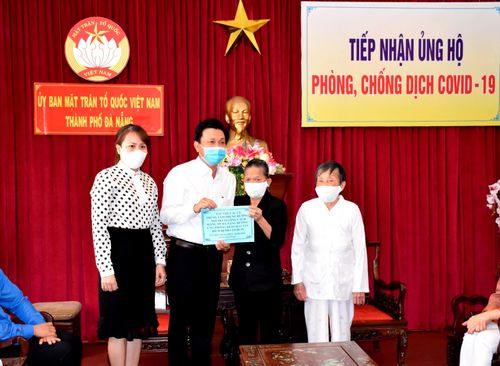 Các cụ ở Trung tâm phụng dưỡng người có công cách mạng TP Đà Nẵng lấy từ tiền lương, trợ cấp… để đóng góp ủng hộ 10 triệu đồng chống dịch COVID - 19