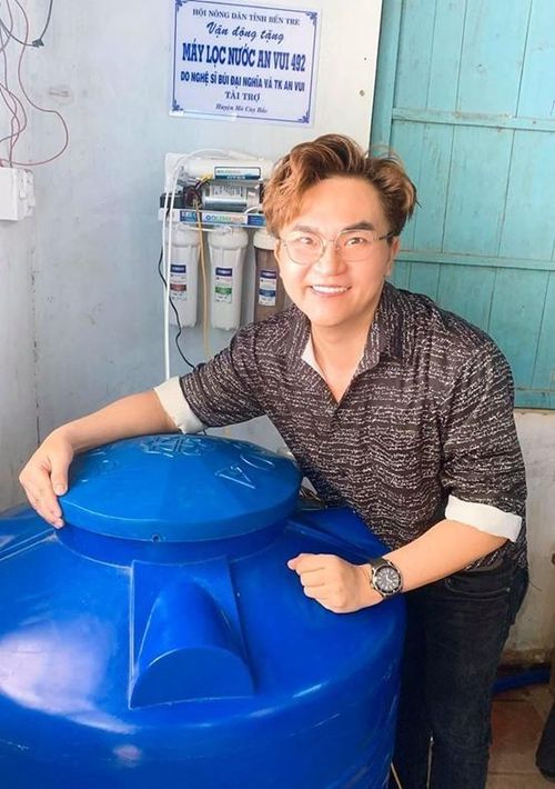 MC Đại Nghĩa là một trong những nghệ sĩ tích cực làm từ thiện nhất trong làng giải trí Việt.