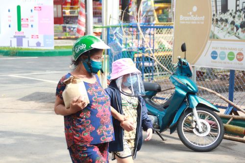 Những phần quà ấm tình trong thời buổi khó khăn bởi ảnh hưởng dịch bệnh