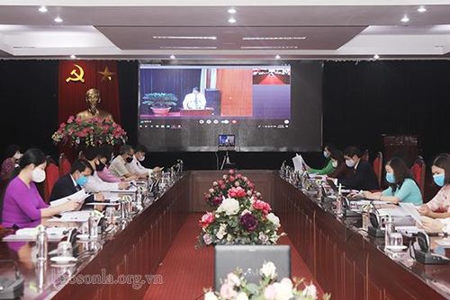 Các đại biểu dự Kỳ họp tại điểm cầu Phòng họp số 1, Trung tâm Hội nghị tỉnh.