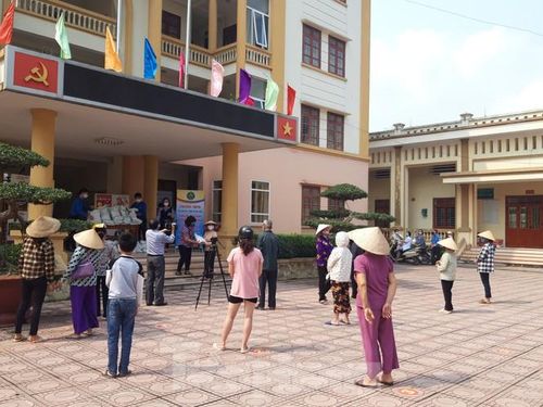 Thành phố Bắc Giang tổ chức tặng gạo đến người nghèo
