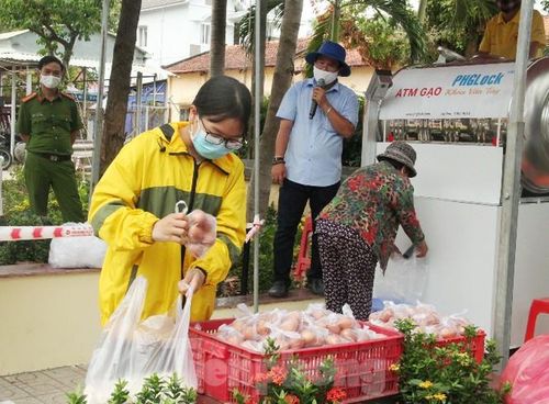 Bình Dương không phân biệt đối tượng nhận gạo