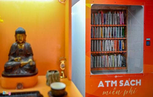 Cây ATM sách chứa được tối đa 64 cuốn. Toàn bộ số lượng sách đang được ông Hùng huy động tại nhà sách Thái Hà, thời gian tới sẽ huy động thêm sự đóng góp của các nhà hảo tâm.