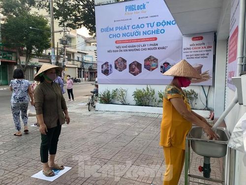 ATM gạo đã hỗ trợ hàng nghìn gia đình tại nhiều địa phương vượt qua khó khăn giữa đại dịch COVID-19 