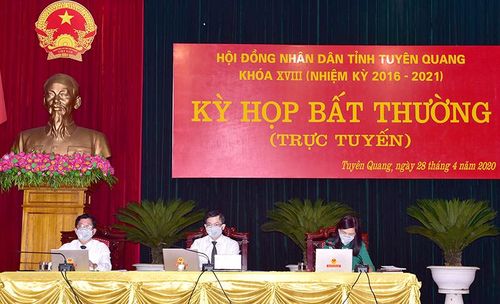 Chủ tọa điều hành kỳ họp. Ảnh: Thành Công