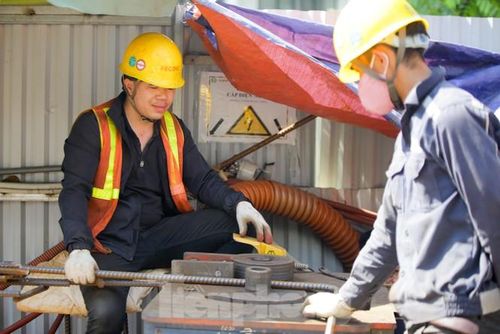 Khởi công tháng 9/2010, dự án metro Nhổn - Ga Hà Nội đặt mốc hoàn thành vào tháng 9/2017 nhưng phải lùi tiến độ vì một số lý do