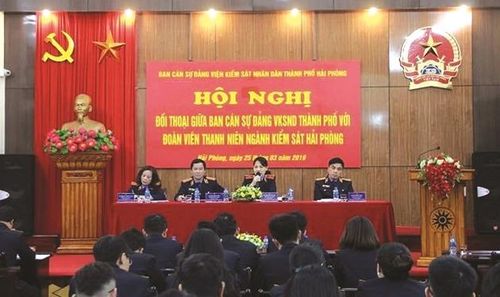 Đối thoại giữa Ban cán sự Đảng, lãnh đạo VKSND thành phố với đoàn viên thanh niên ngành Kiểm sát Hải Phòng.