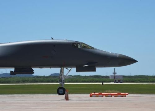 2 máy bay ném bom B-1B Lancer có nhiều giờ thực hiện nhiệm vụ ở Biển Đông hôm 29/4. (Ảnh: Không quân Mỹ)