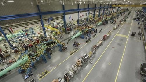Các máy bay trực thăng Apache phiên bản 6 đầu tiên hiện đang triển khai trên dây chuyền sản xuất Mesa ở Arizona. Ảnh: Boeing.