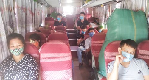Hành khách đi xe thực hiện nghiêm túc các quy định về phòng chống dịch Covid-19
