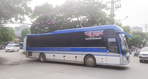 Lượng xe ra vào bến xe thành phố Việt Trì nhộn nhịp trở lại.