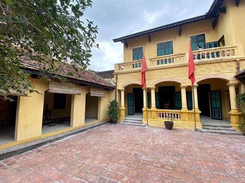 Nhà lưu niệm Bác Hồ tại làng Vạn Phúc - nơi Bác viết ''Lời kêu gọi toàn quốc kháng chiến''.