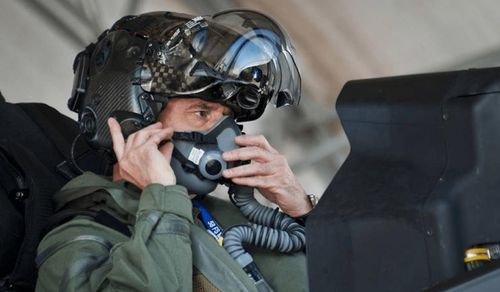 Chiếc mũ đắt tiền của phi công tiêm kích F-35