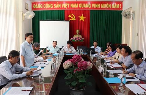 Ông Phan Văn Thắng - Chủ tịch Hội đồng nhân dân tỉnh gợi mở một số giải pháp cho Sở Giáo dục và Đào tạo