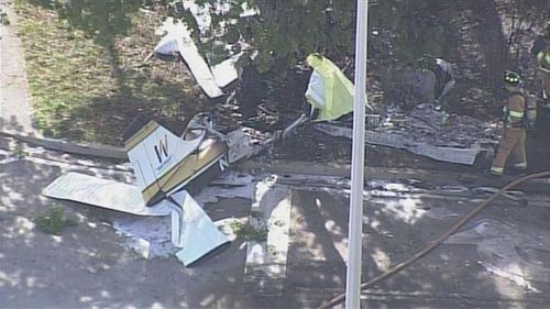 ...nhưng đã vướng đường dây điện và bốc cháy.