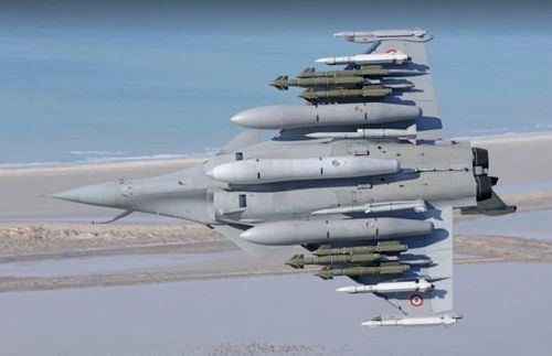 Với Rafale phiên bản F3, không chỉ có khả năng tấn công trên biển, trinh sát và tấn công mặt đất tuyệt vời; thậm chí còn có thể ném bom hạt nhân.