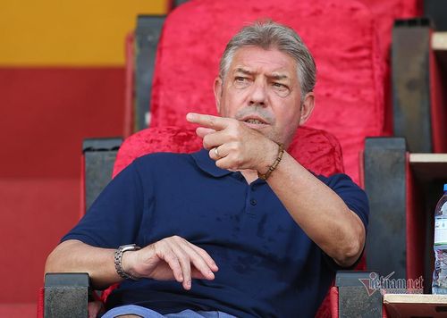 Trước đó, Hà Nội FC từng bổ nhiệm 1 GĐKT người Uruguay- ông Daniel Enriquez. Tuy nhiên vị GĐKT này đã sớm chia tay với nhà ĐKVĐ V-League