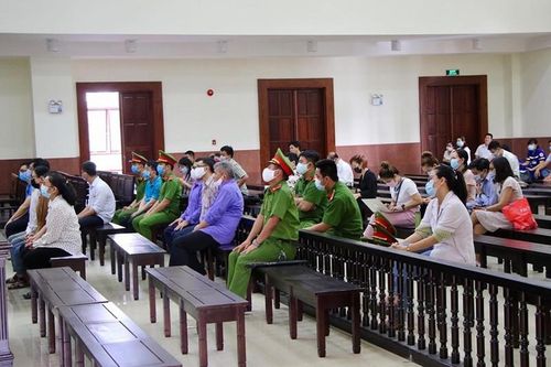 Toàn cảnh phiên tòa. Ảnh: HOÀNG YẾN
