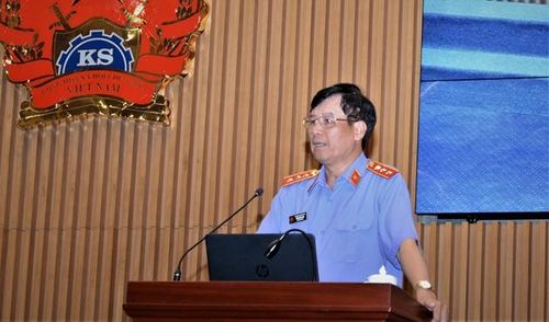  Đồng chí Trần Công Phàn, Phó Viện trưởng VKSND tối cao phát biểu chỉ đạo tại hội nghị.