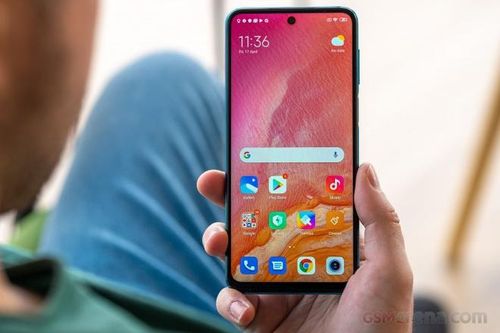Xiaomi Redmi Note 9 Pro có màn hình đục lỗ ở giữa. Ảnh: Gsmarena.