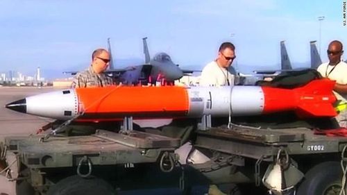 Trong trường hợp xảy ra xung đột, các pháo đài bay, đặc biệt là máy bay ném bom tàng hình B-2 Mỹ có thể cất cánh và mang theo các quả bom nguyên tử để tấn công vào sâu lãnh thổ Nga.