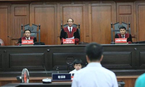 HĐXX công bố bản án