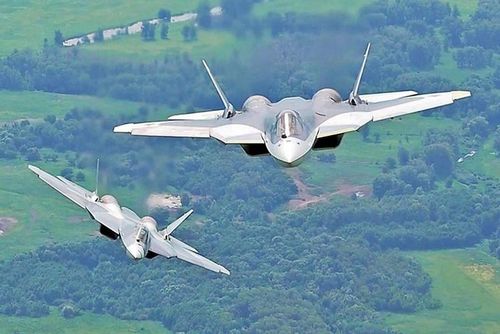 Cũng giống các máy bay thế hệ thứ 5 khác, Su-57 có hai khoang vũ khí có kích cỡ dài khoảng 4,6m, rộng 1m. Ngoài ra còn có 6 giá treo bên ngoài cánh.