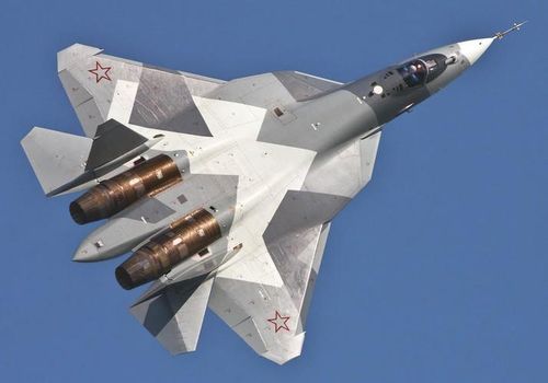 Khi trang bị động cơ mới, chiến đấu cơ Su-57 đạt tốc độ tối đa Mach 2 tức 2.140km/h, tầm bay với tốc độ siêu âm lên tới 1.500km (vượt xa thế hệ 4), trần bay 20.000m.