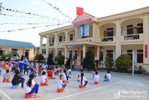 Giờ sinh hoạt ngoại khóa của cô và trò Trường Tiểu học Tam Quang 3. Ảnh tư liệu: Nguyễn Hải
