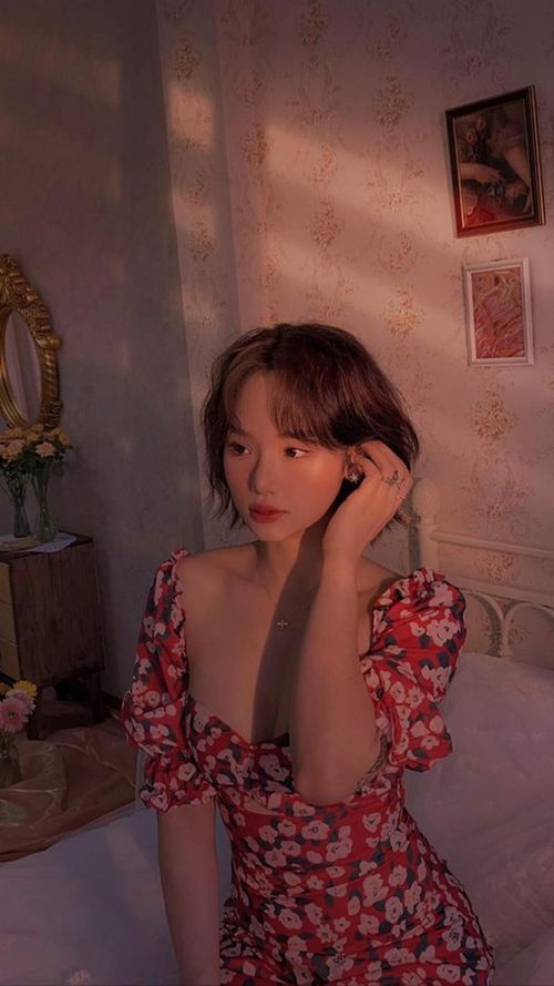 Hậu giảm cân, gương mặt và vòng eo Miu Lê trở nên thon gọn hơn trông thấy.
