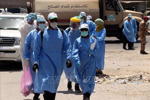Nhân viên y tế kiểm tra công tác phòng dịch COVID-19 tại Baghdad, Iraq, ngày 21/5/2020. Ảnh: THX/TTXVN