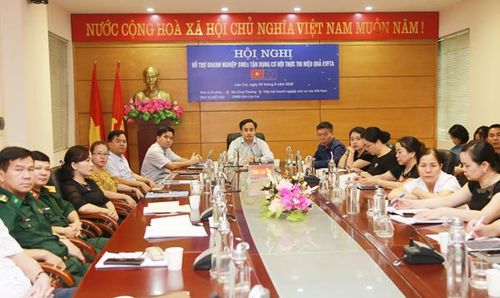 Các đại biểu dự hội nghị tại điểm cầu Lào Cai.