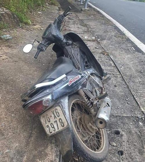 Chiếc xe máy nghi là của phạm nhân Triệu Quân Sự cướp được dùng để chạy trốn và bỏ lại bên đường rồi chạy vào rừng Hải Vân trốn.