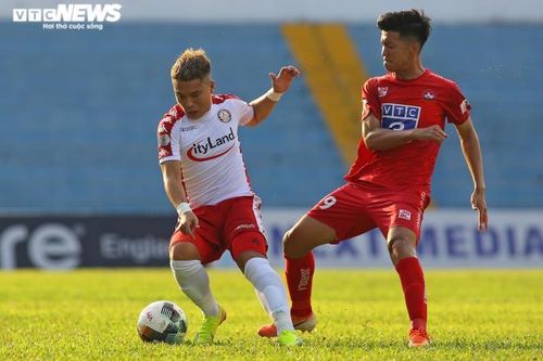 Phi Sơn bị phong tỏa trong trận đấu với Hải Phòng.