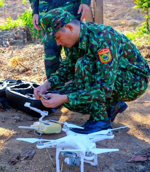 Thiết bị bay không người lái được Biên phòng sử dụng để truy tìm phạm nhân Triệu Quân Sự. 