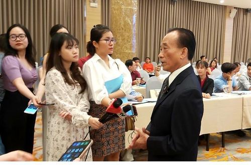 TS. Nguyễn Trí Hiếu trả lời phỏng vấn về EVFTA. Ảnh: DNVN/Minh Hoa.