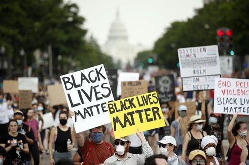 Đám đông biểu tình gần tòa nhà Quốc hội Mỹ ở Washington. Ảnh: Getty Images