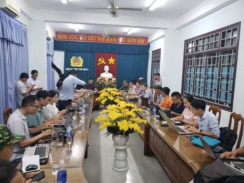 Quang cảnh cuộc họp cung cấp thông tin sau khi bắt được đối tượng Triệu Quân Sự
