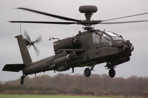 AH-64 trang bị bộ tìm kiếm và chỉ thị mục tiêu TADS (AN/ASQ-170). Hệ thống này bao gồm một camera quang truyền hình, hệ thống tìm kiếm và chỉ thị mục tiêu hồng ngoại FLIR cùng hệ thống máy đo xa laser.