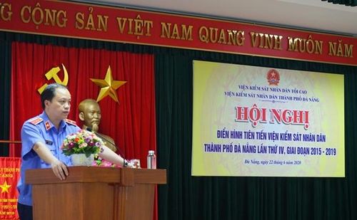 Đồng chí Lê Tiến – Viện trưởng VKSND TP Đà Nẵng nhấn mạnh tầm quan trọng về công tác thi đua khen thưởng