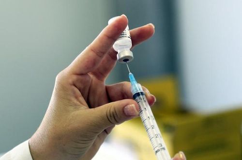 Tiêm phòng vaccine giúp giảm nguy cơ mắc bệnh bạch hầu. Ảnh: Shutter Stock.